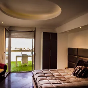 Airport Deluxe Bed & Breakfast